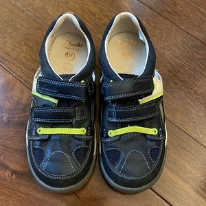 Clarks lil folk leather shoes for toddlers